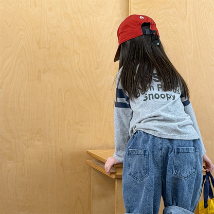 グラフィックプリント長袖Tシャツ（ライトグレー）背面プリントと袖ラインが見える