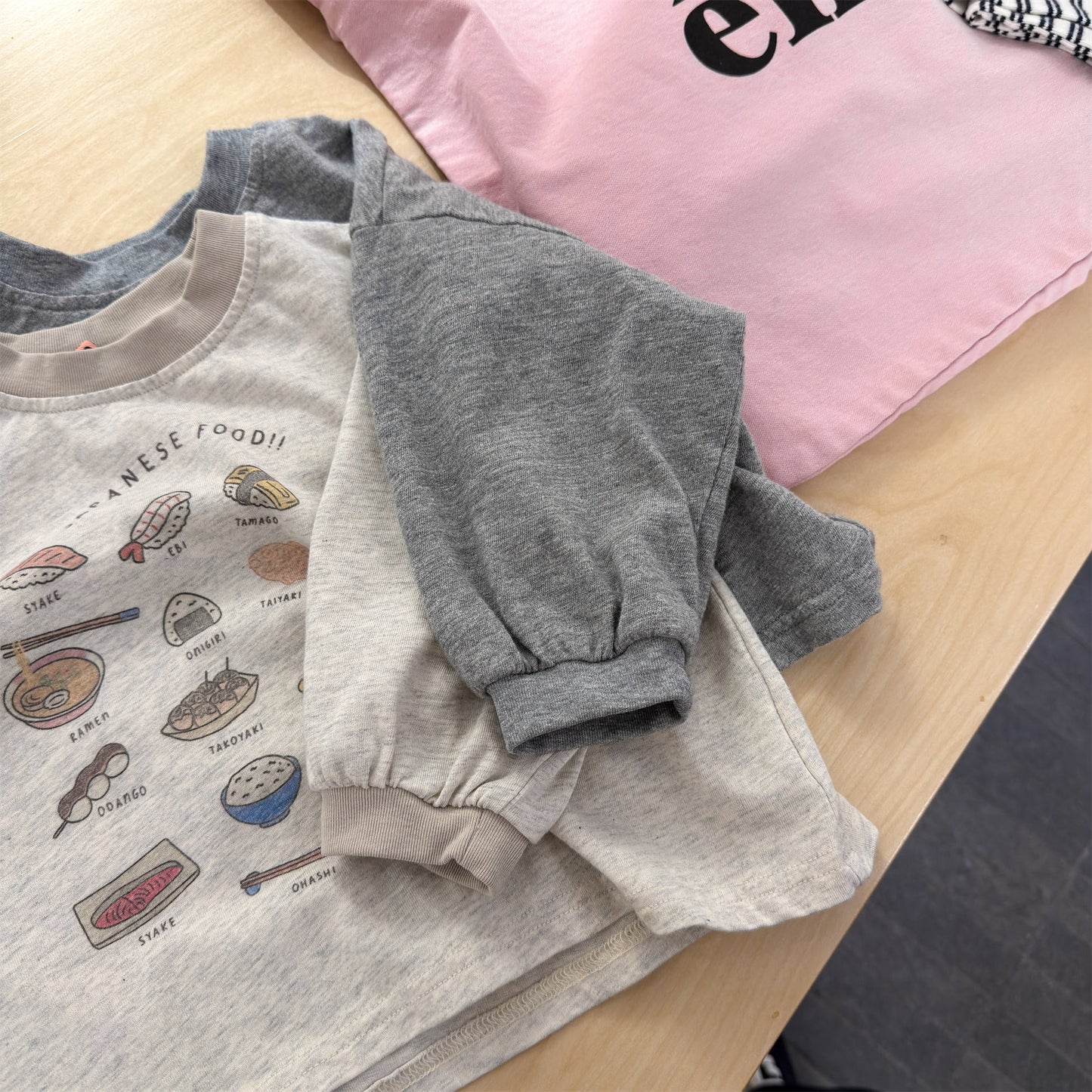 Graphic Print Long Sleeve Top イラスト プリント 長袖 Tシャツ【mh0012462】 ADbaby 長袖Tシャツ