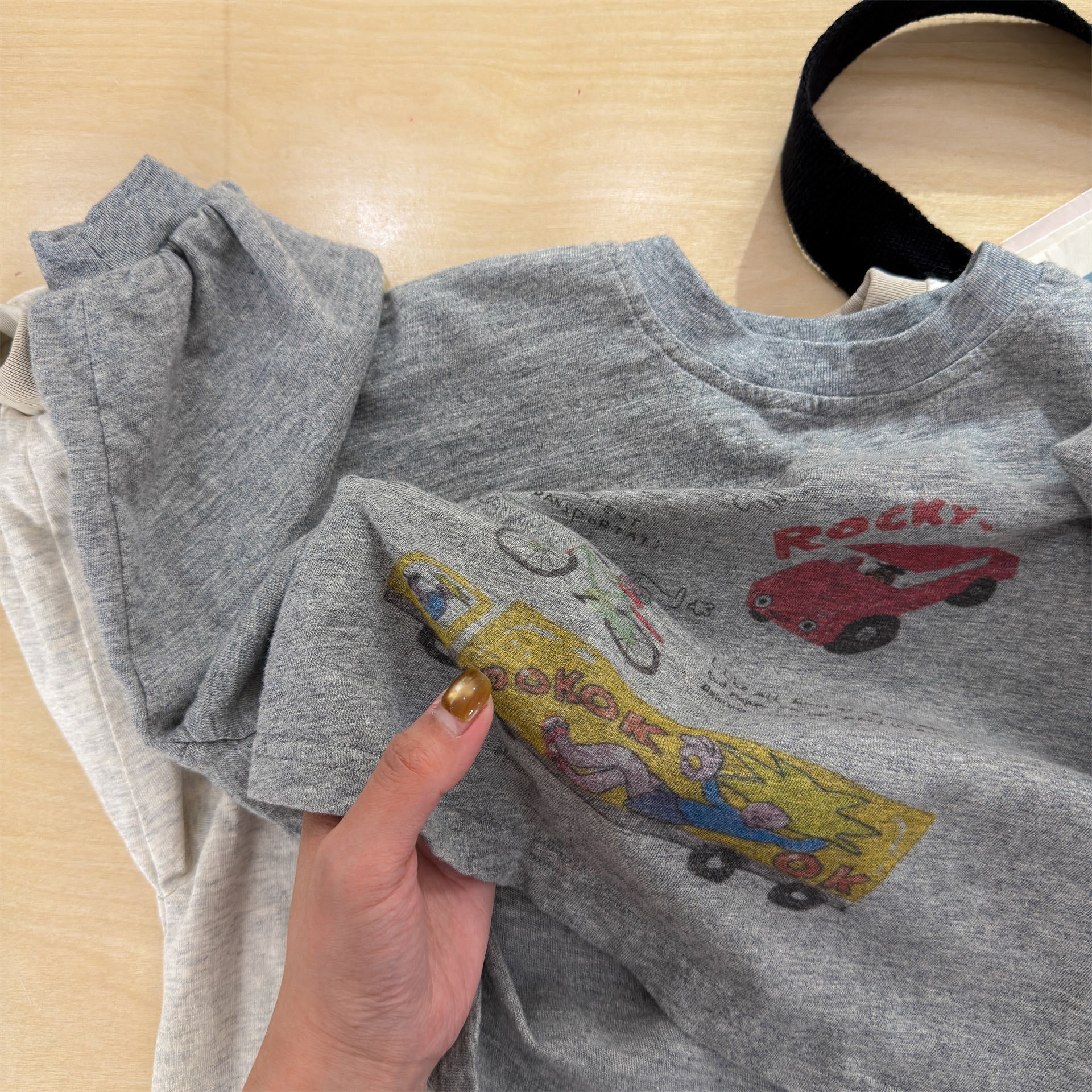 Graphic Print Long Sleeve Top イラスト プリント 長袖 Tシャツ【mh0012462】 ADbaby 長袖Tシャツ