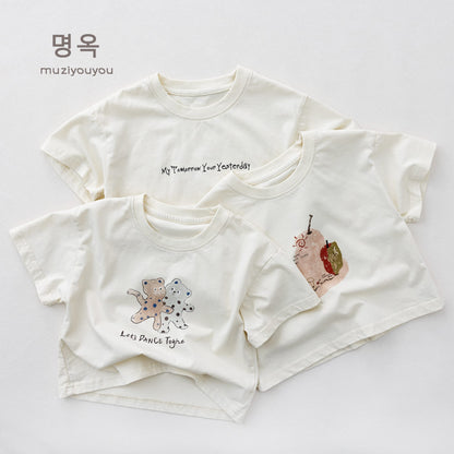 半袖Tシャツ（白系）動物と英字のグラフィックプリント、3枚セット風