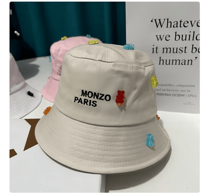 グミベア バケットハット（ベージュ）MONZO PARISロゴ、カラフルクマの飾り
