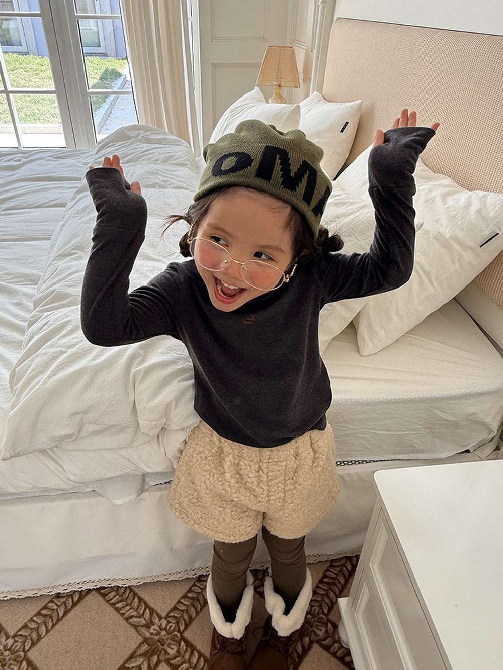 長袖Tシャツ 長袖ハイネックカットソー/もこもこボアショートパンツ 指穴リブ袖【mh0011456】