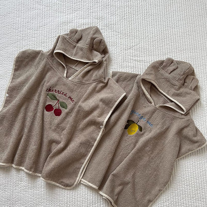 フード付きバスタオルケープ2枚、さくらんぼ刺繍とレモン刺繍、ブラウン地