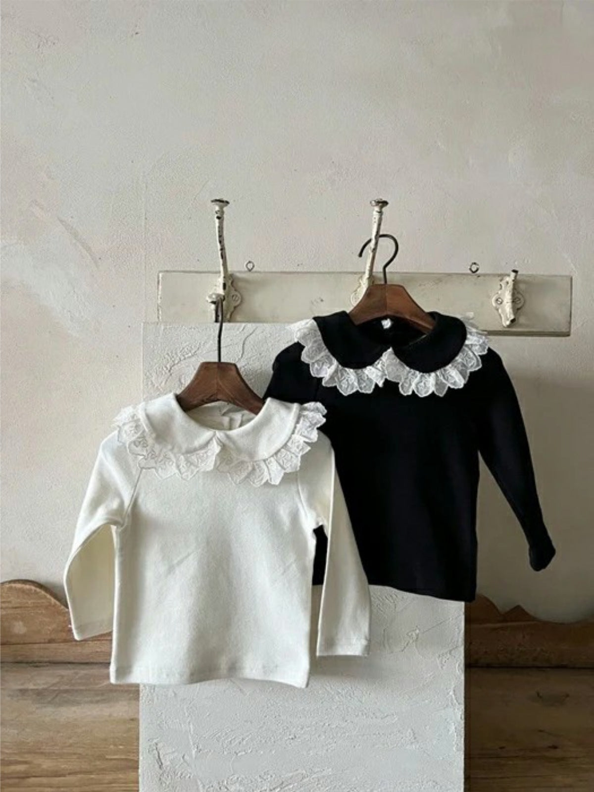 Camiseta de manga larga para bebé o niño/a con cuello de doble volante【mh0014704】