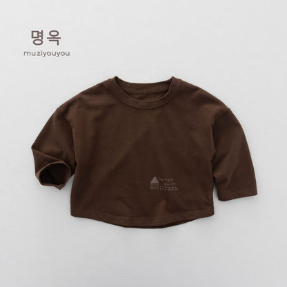 キッズ長袖Tシャツ（コーヒー色）シンプルな胸元レタープリント