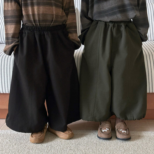 キッズ用ワイドパンツ、黒と深緑の切り替えステッチ、ゴムウエスト