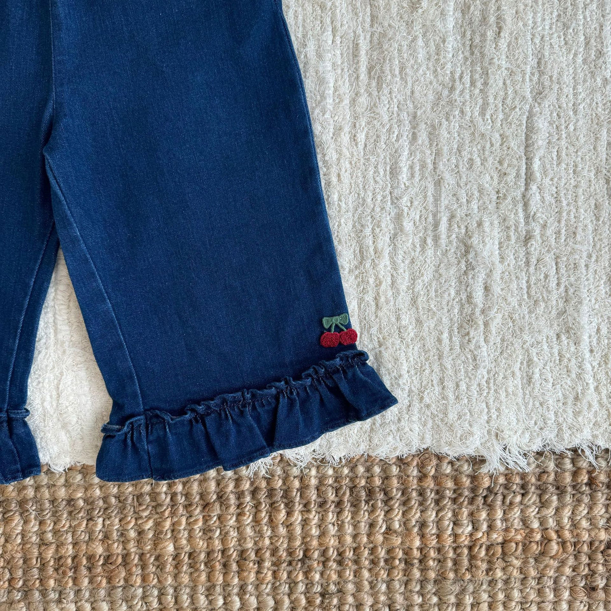 キッズ フラワー チェリー 刺繍 フリル ニット ベスト 長袖 ブラウス ワイド デニムパンツ【mh0014607】