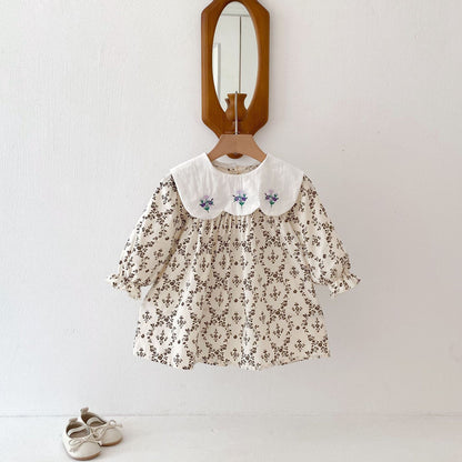 キッズ花柄ワンピース（コーヒー色）白い大きな襟とフリル、長袖、刺繍花モチーフ
