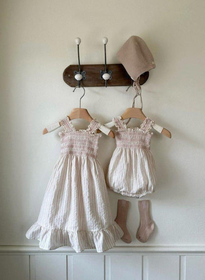 Smocked Ruffle Hem Dress ノースリーブワンピース【mh0013208】
