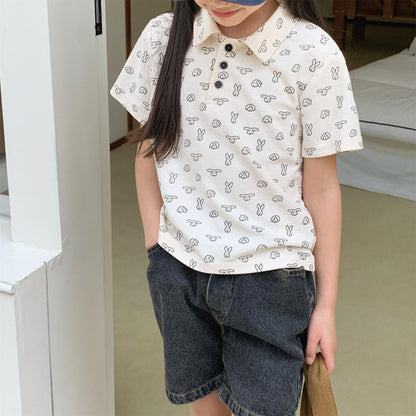 うさぎ柄の鹿の子コットン半袖ポロシャツ、ベージュ色、ボタン付き