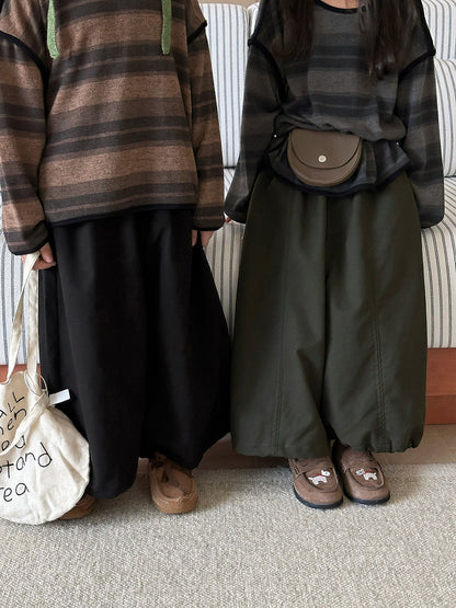 キッズ用ワイドパンツ、黒と深緑のゆったりワイド、切り替えステッチ