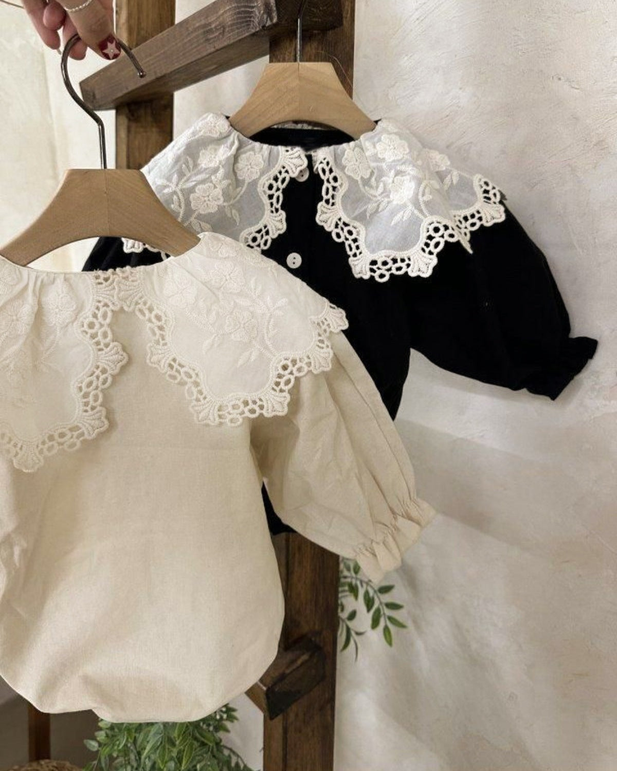 長袖ロンパース レース襟 ボリューム袖 フロントボタン ボディスーツ【mh0011630】