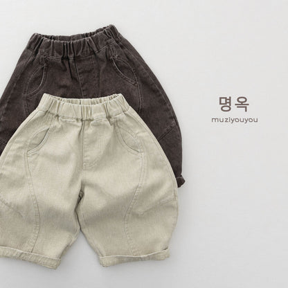 キッズ用ロングパンツ（ライトベージュ）ゴムウエスト、バルーンシルエット、ステッチ