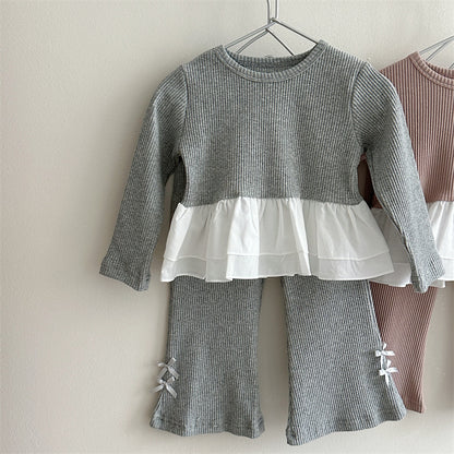 キッズ用セット（グレー系長袖フリルTシャツ・フレアパンツ）白いフレア切替、リボン紐