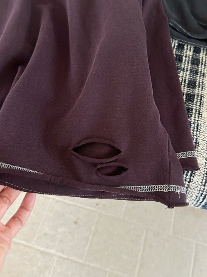ワイン系キッズ用長袖クルーネックTシャツ、裾のダメージホールとステッチ