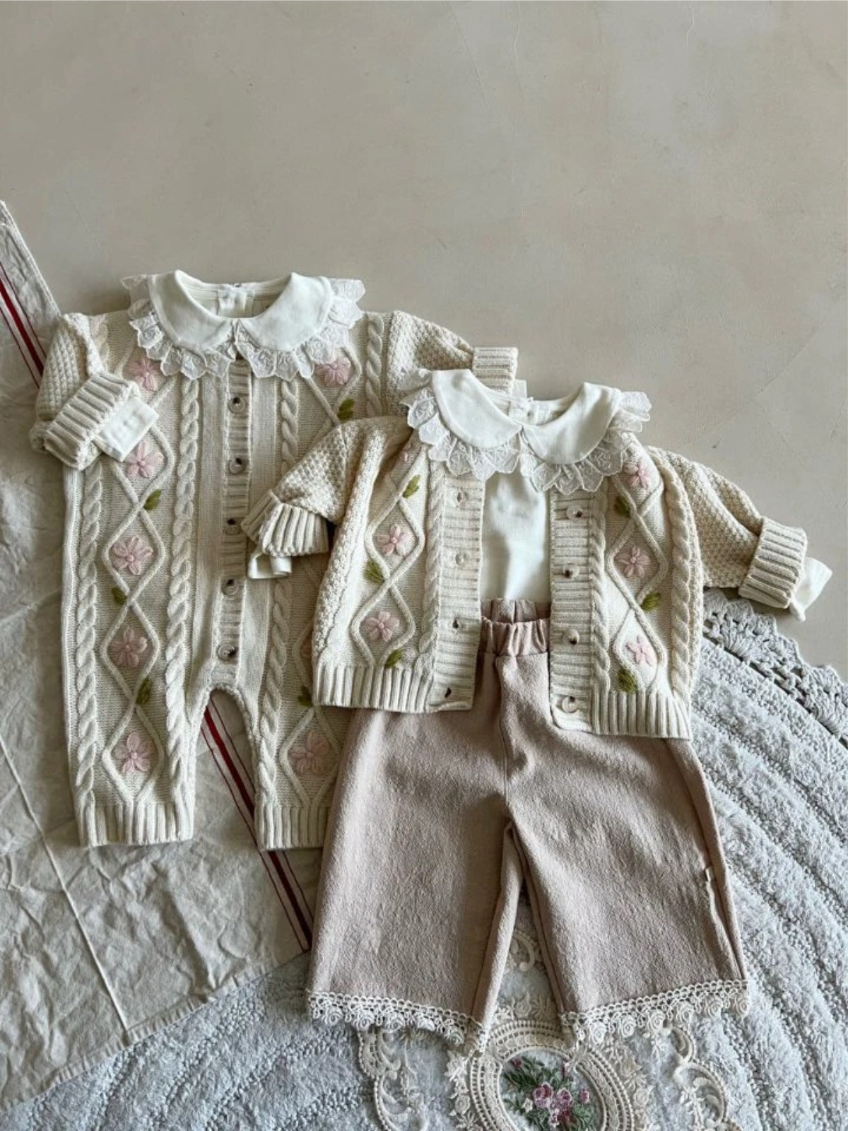 Camiseta de manga larga para bebé o niño/a con cuello de doble volante【mh0014704】