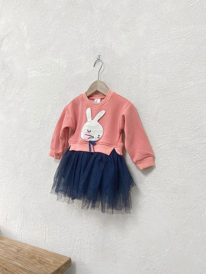 ピンクのチュール重ね長袖ワンピース、うさぎプリントと濃紺チュールスカート