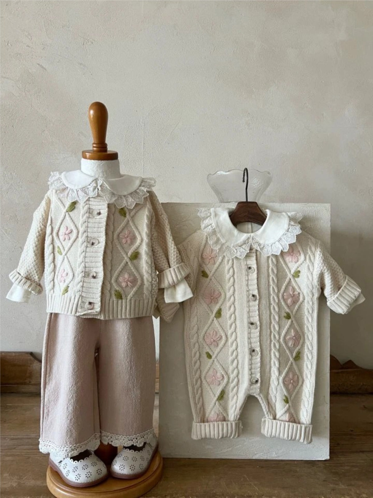 Camiseta de manga larga para bebé o niño/a con cuello de doble volante【mh0014704】