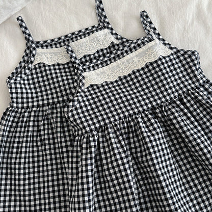 Vestido camisero de tirantes para bebé y niña con estampado de cuadros vichy, cuello con volantes, acabado en ondas y detalle de encaje, incluye camiseta de manga larga 【mh0014481】