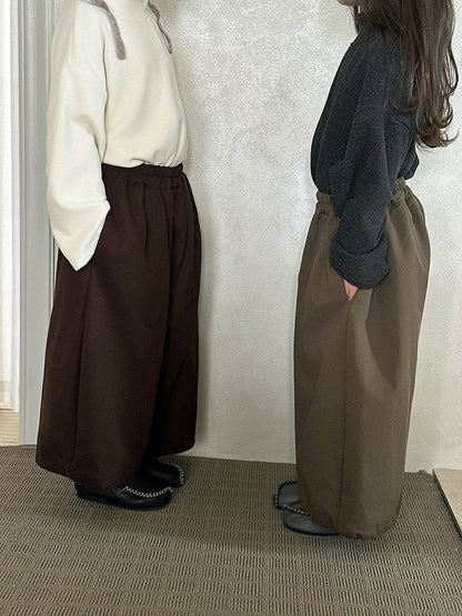 キッズ用ルーズワイドパンツ、カーキとダークブラウンの切替ステッチ