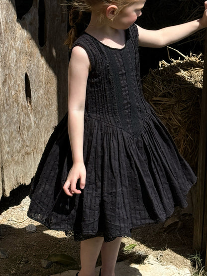 Textured Mesh Puffy Skirt ブラック ノースリーブワンピース【mh0012796】