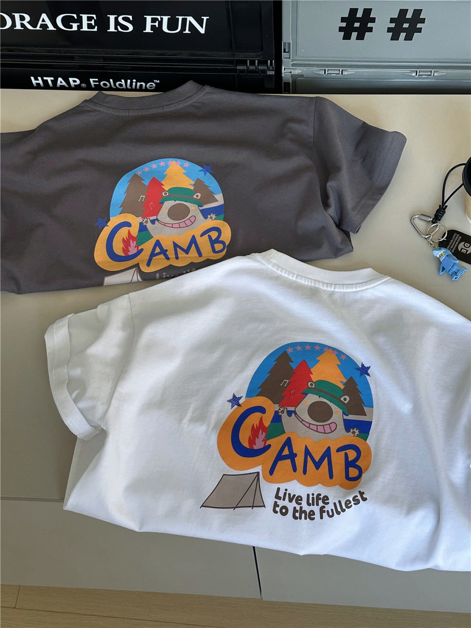 Camiseta con estampado Camp Graphic Tee de manga corta【mh0012951】