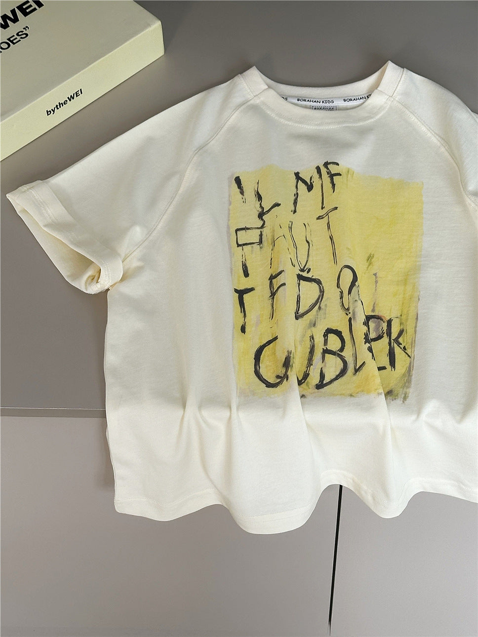Textured Abstract Tee 英字プリント 半袖Tシャツ【mh0012942】