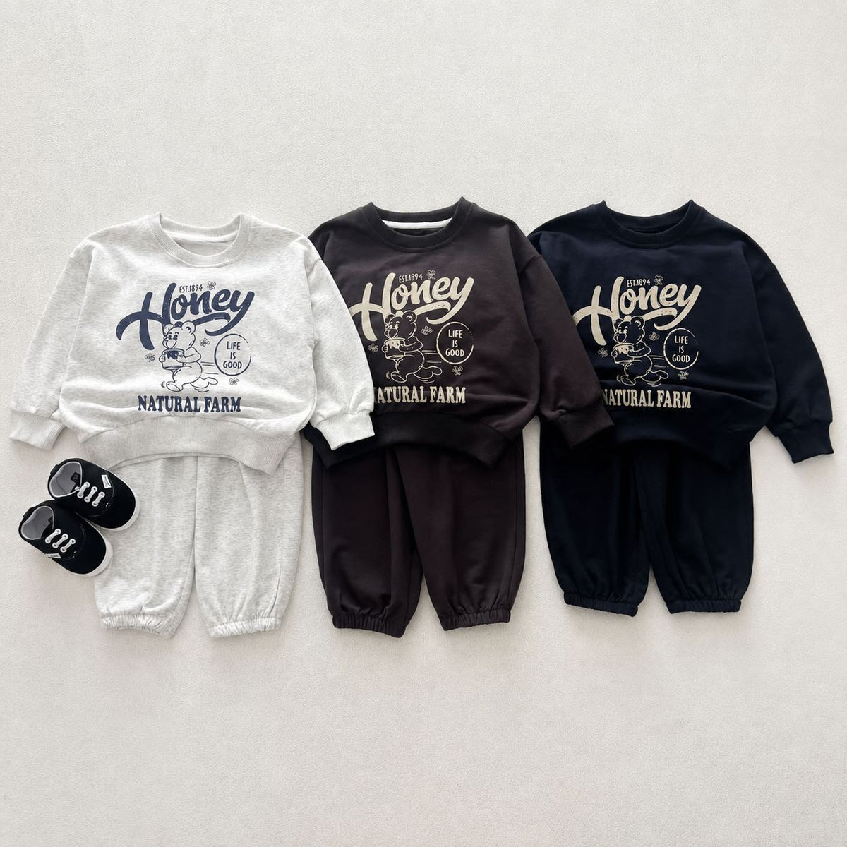 Conjunto de sudadera de manga larga con estampado de oso y logo de letras y pantalón largo para bebés y niños 【mh0014647】