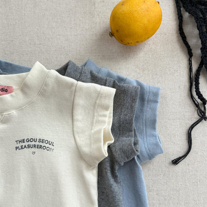キッズ半袖Tシャツ（オフホワイト）フロントにロゴプリント、クルーネック