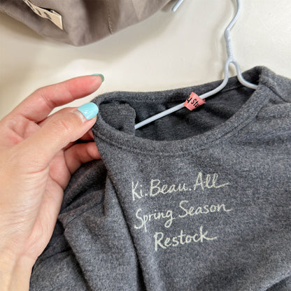 キッズ 英字レター 刺繍 裾フリル 長袖Tシャツ【mh0014552】