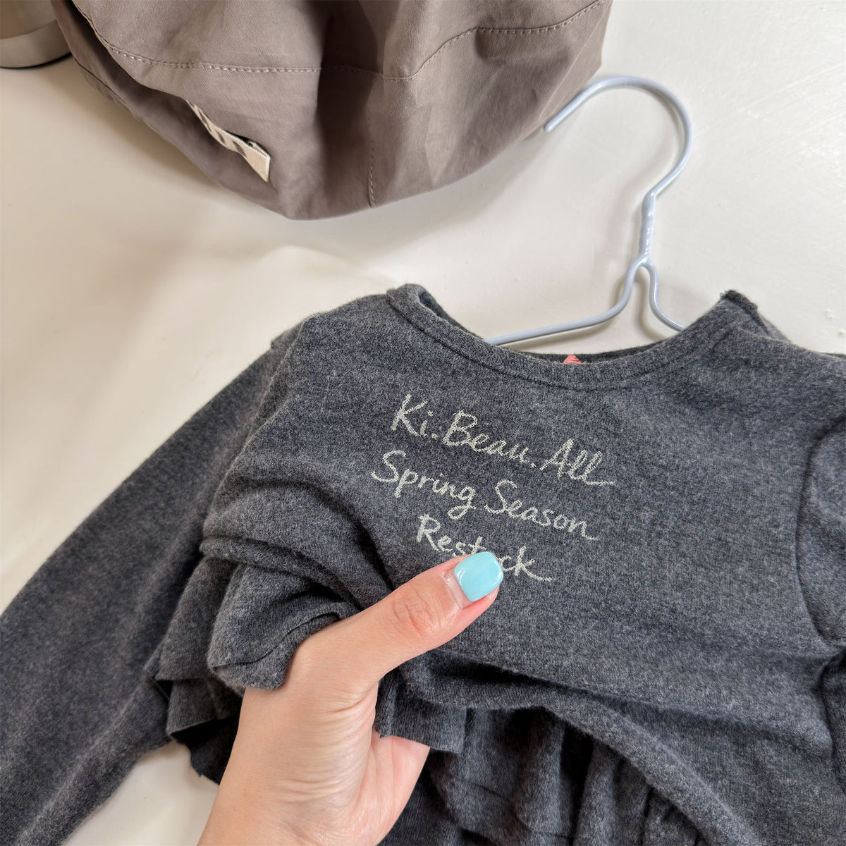 キッズ 英字レター 刺繍 裾フリル 長袖Tシャツ【mh0014552】