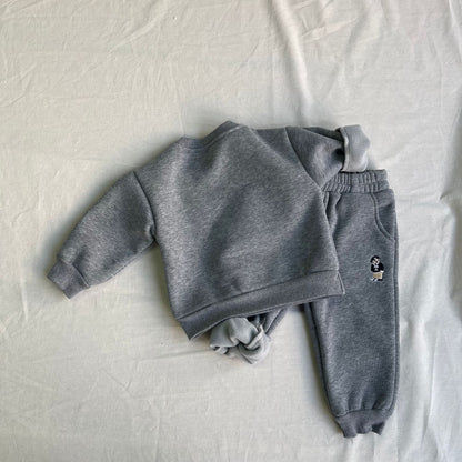Conjunto de sudadera de manga larga con estampado de logotipo universitario y pantalón largo con forro polar para bebés y niños [mh0014641]