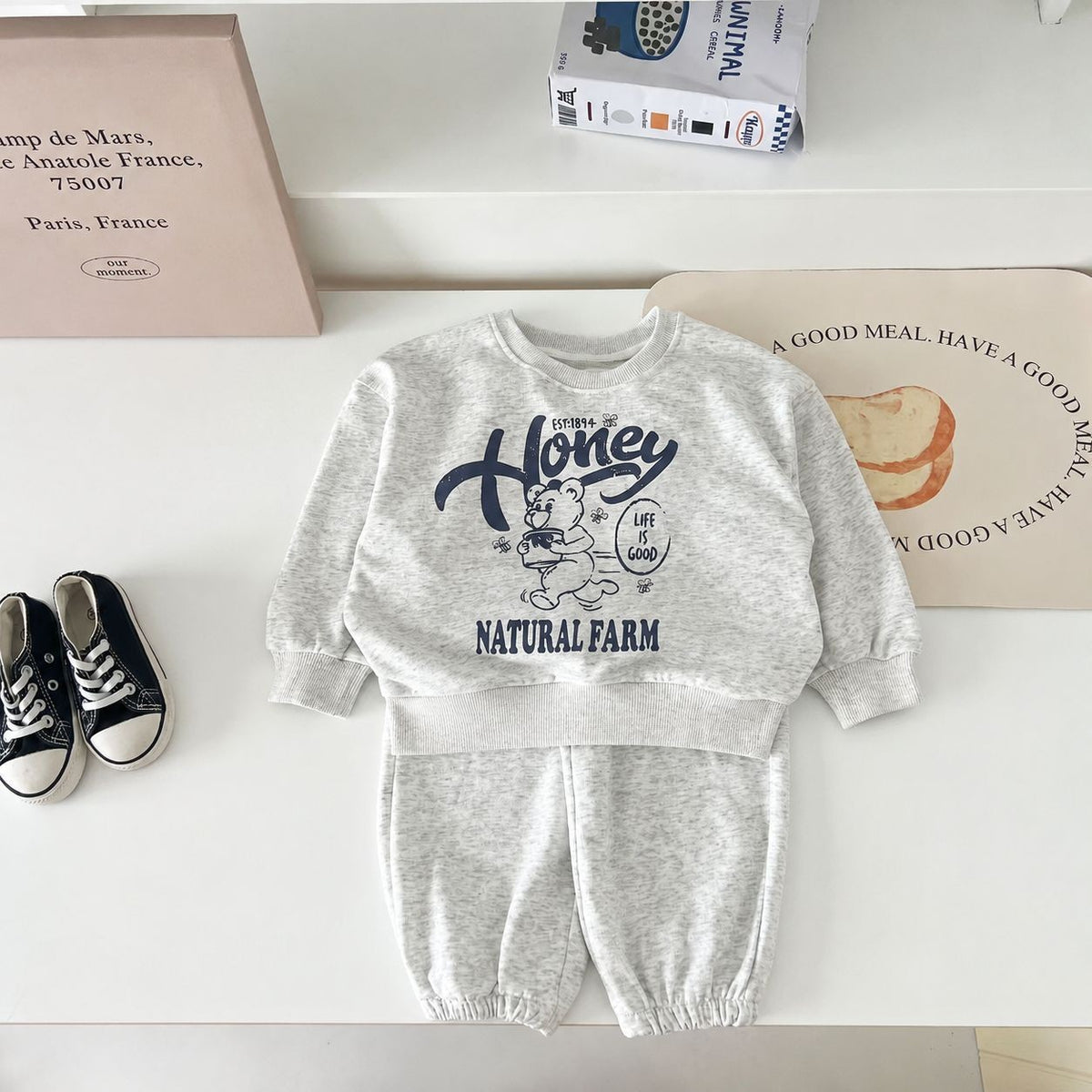 Conjunto de sudadera de manga larga con estampado de oso y logo de letras y pantalón largo para bebés y niños 【mh0014647】