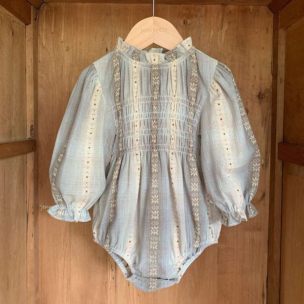 長袖ロンパース Bodysuit / 66cm 長袖ロンパース スモック刺繍柄 シャーリングネック ギャザー切替 ボディスーツ【mh0011536】