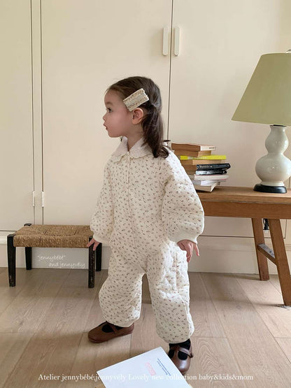 アウタージャンプスーツ 長袖ロンパース キルティング 小花柄 フリル襟 カバーオール 暖かい 防寒着【mh0011529】