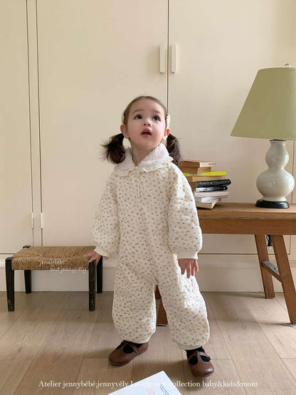 アウタージャンプスーツ 長袖ロンパース キルティング 小花柄 フリル襟 カバーオール 暖かい 防寒着【mh0011529】