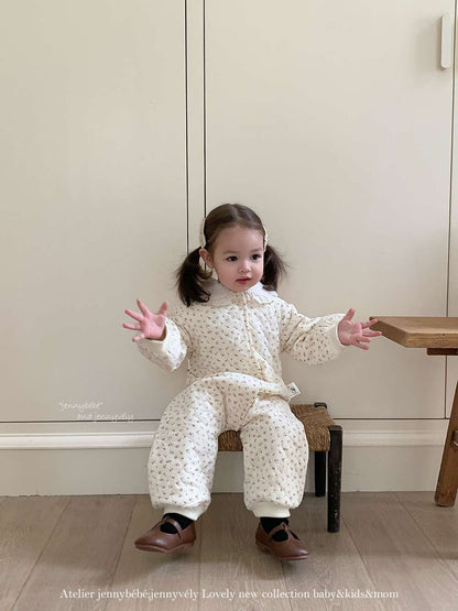 アウタージャンプスーツ 長袖ロンパース キルティング 小花柄 フリル襟 カバーオール 暖かい 防寒着【mh0011529】