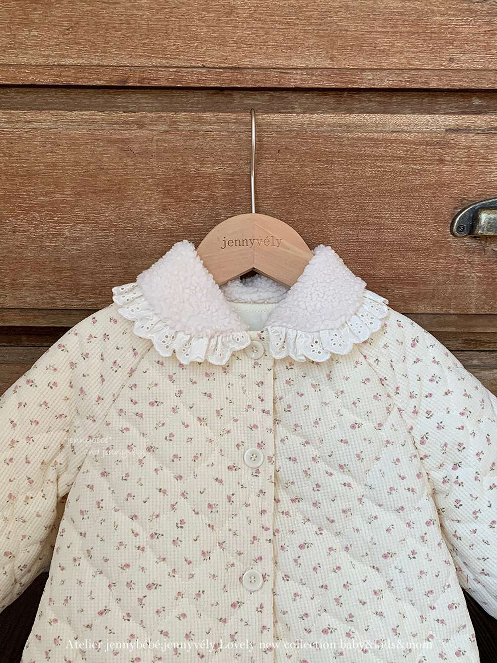 アウタージャンプスーツ 長袖ロンパース キルティング 小花柄 フリル襟 カバーオール 暖かい 防寒着【mh0011529】