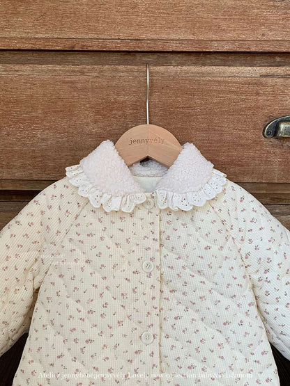 アウタージャンプスーツ 長袖ロンパース キルティング 小花柄 フリル襟 カバーオール 暖かい 防寒着【mh0011529】