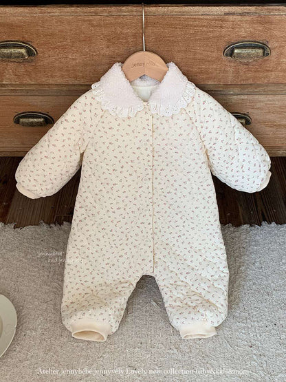 アウタージャンプスーツ 長袖ロンパース キルティング 小花柄 フリル襟 カバーオール 暖かい 防寒着【mh0011529】