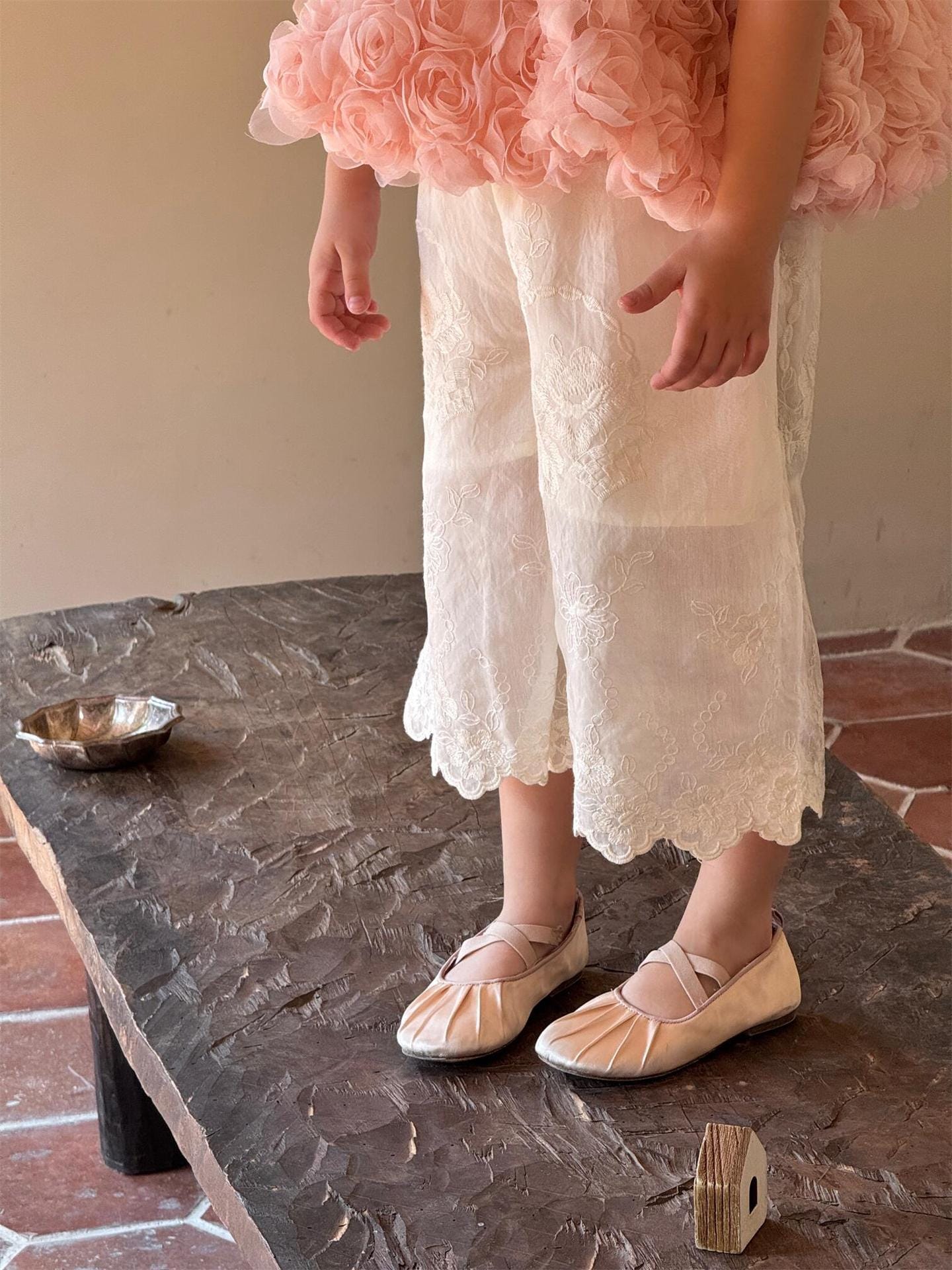ロングパンツ・スウェットパンツ 刺繍レースクロップドパンツ【mh0010256】
