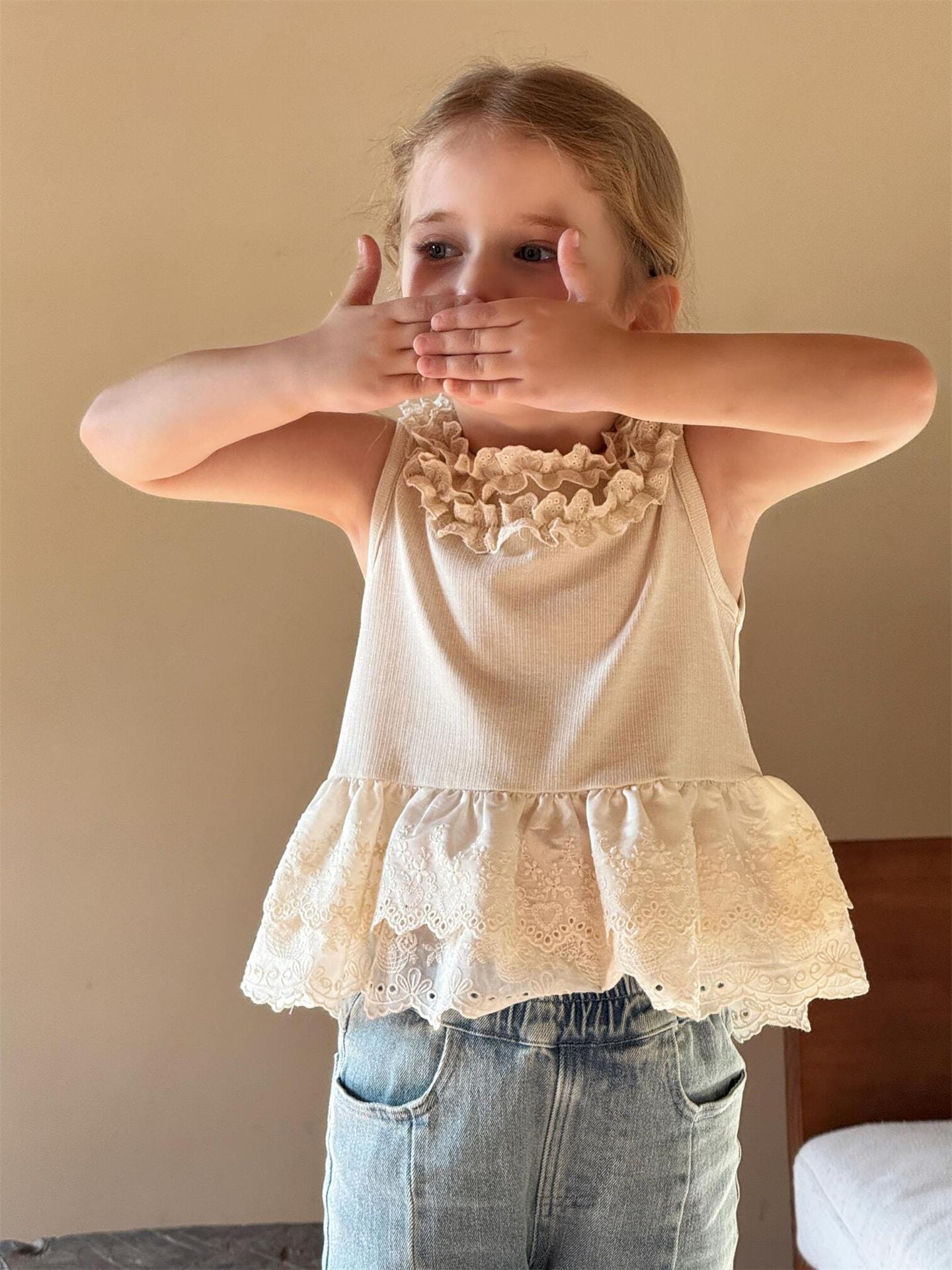 タンクトップ・キャミソール・ノースリーブトップス 裾チュールレースノースリーブTシャツ【mh0010255】