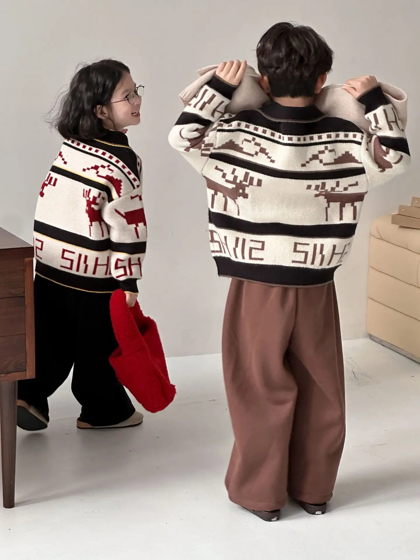 ショートコート・ジャケット・ジャンパー キッズジャケット トナカイエルク北欧柄ジップアップ襟付きニットジャケット 2カラー【mh0007617】