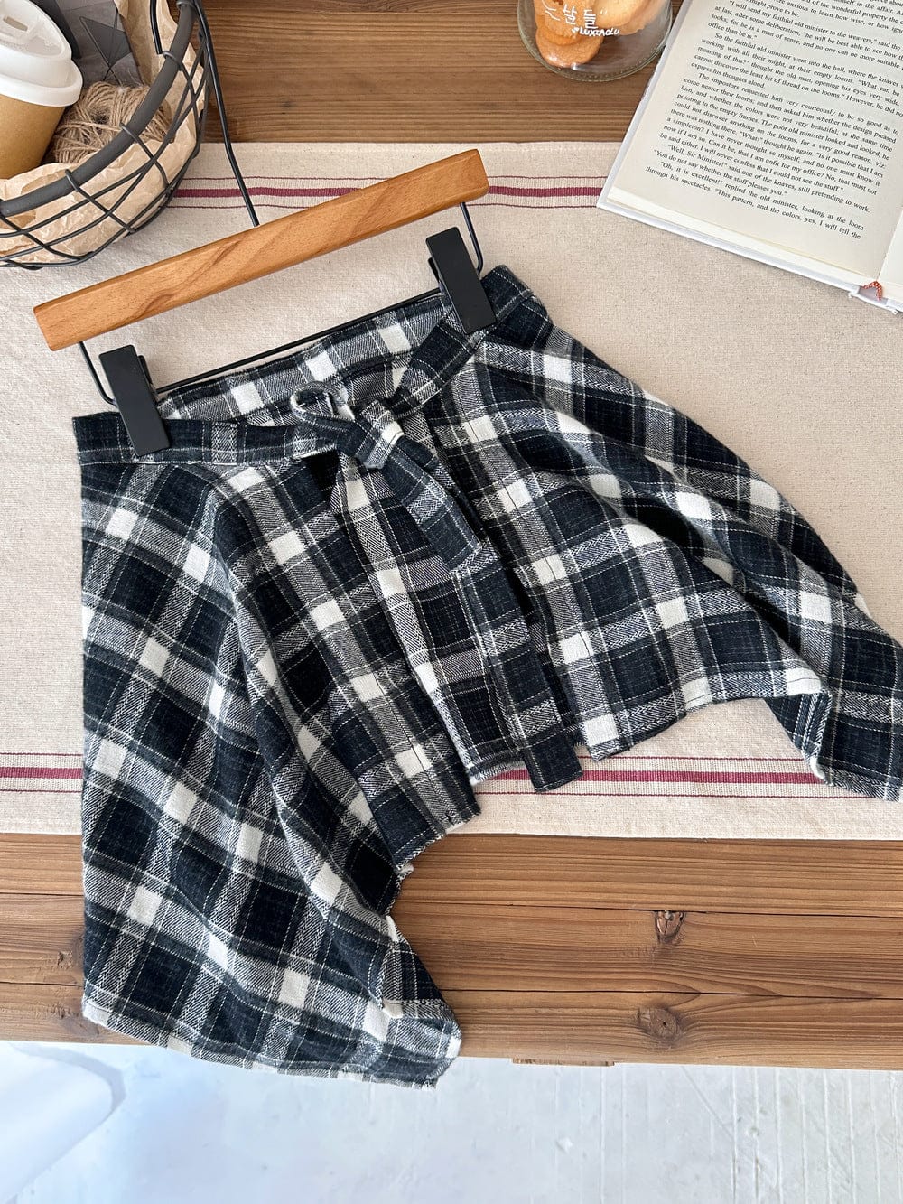 スカート Black / One Size チェックエプロンスタイル巻きスカート【mh0010769】