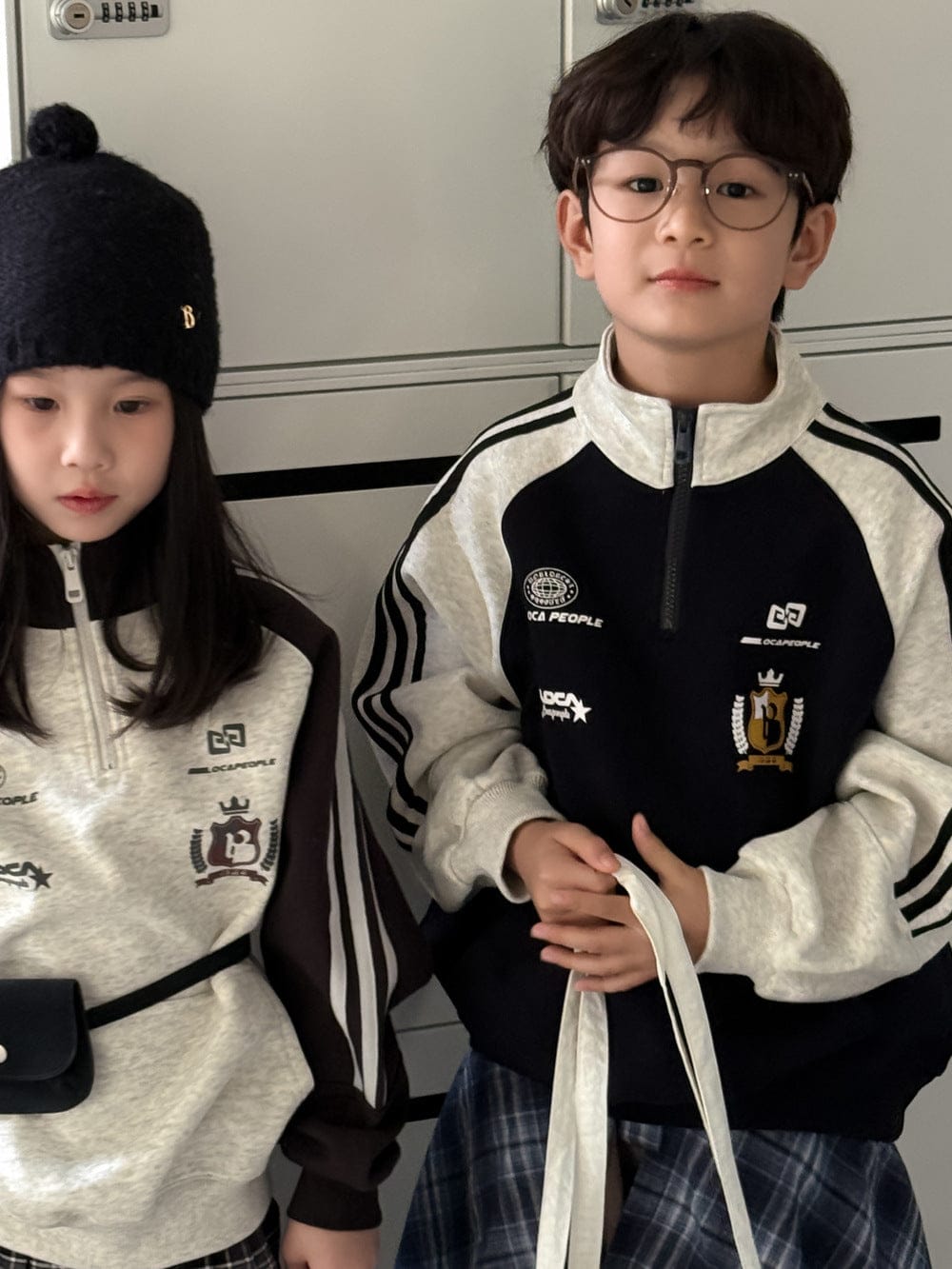 トレーナー・フーディ バイカラーロゴハーフジップスウェットシャツ【mh0010937】