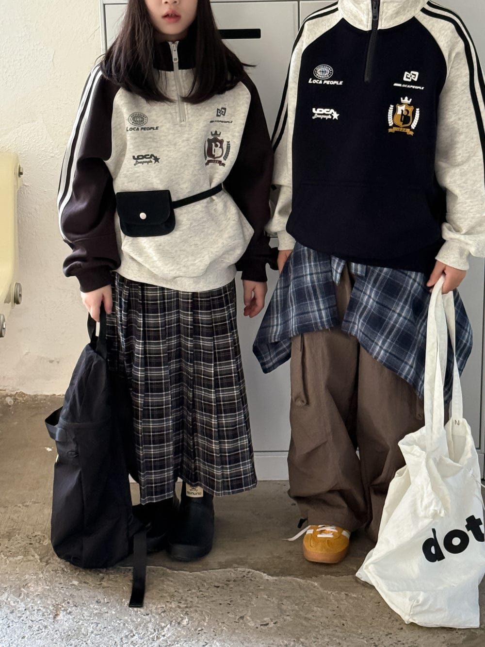 トレーナー・フーディ バイカラーロゴハーフジップスウェットシャツ【mh0010937】