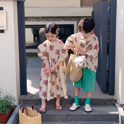 ペオニー柄の半袖パフスリーブセットアップ、花柄ワンピース＆緑ショートパンツ
