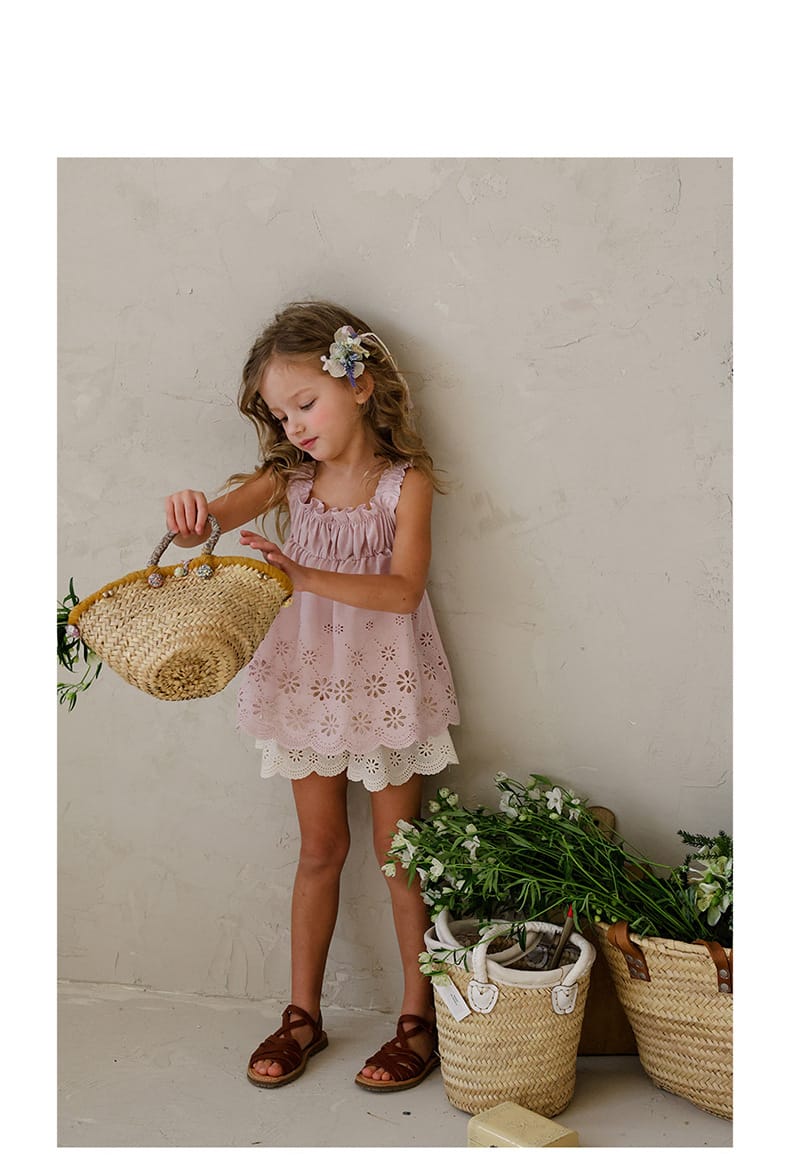 Lace Embroidered Cami 刺繍 チュニックキャミソール【mh0012980】 Strawberry Coral タンクトップ・キャミソール・ノースリーブトップス