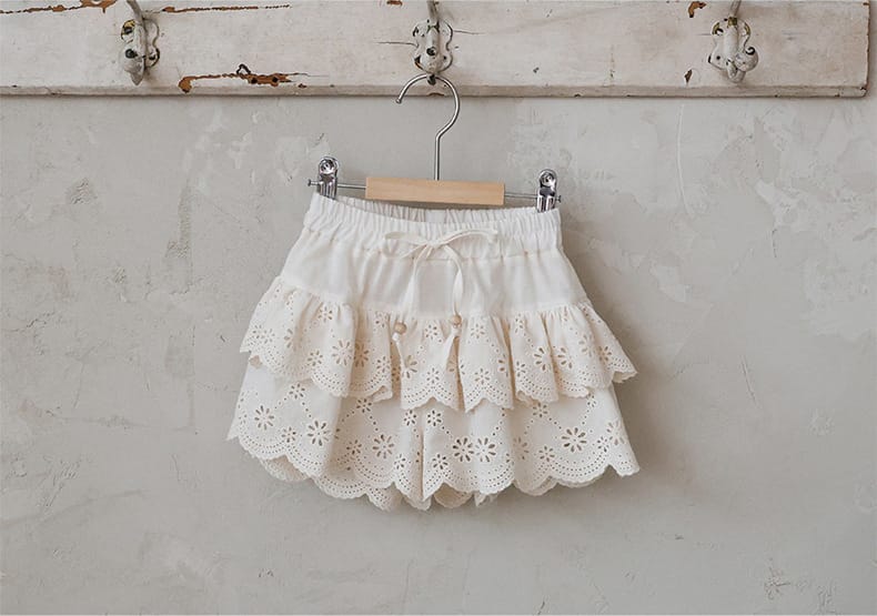 Lace Embroidered Shorts 刺繍 レースショートパンツ【mh0012979】 Strawberry Coral ハーフパンツ・ショートパンツ