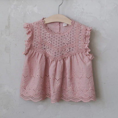 刺繍レースのノースリーブTシャツ（ピンク系、ハンガー表示）